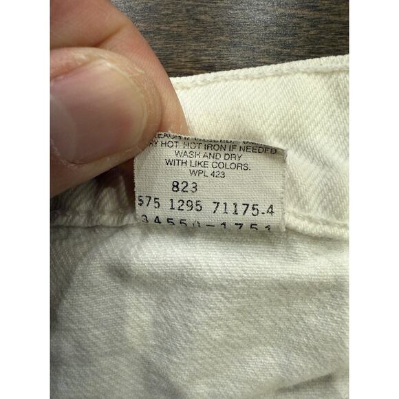 Vintage Levis 550 Womens White Denim Distressed Shorts 31 Orange Tab Made In USA - Picture 8 of 12